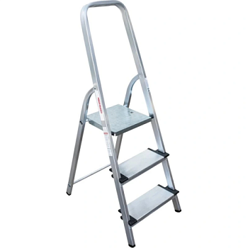 картинка Стремянка алюминиевая широкие ступени Новая Высота 3 ступени 1117103 от магазина Пиломатериал Воткинск
